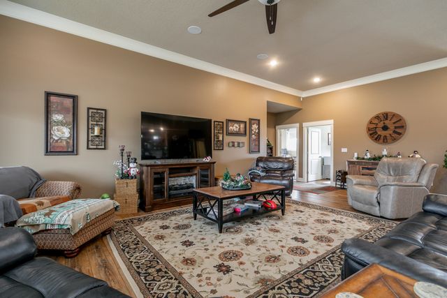 11033 E TIMMONS RD, Centralia, MO 65255