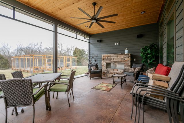 11033 E TIMMONS RD, Centralia, MO 65255