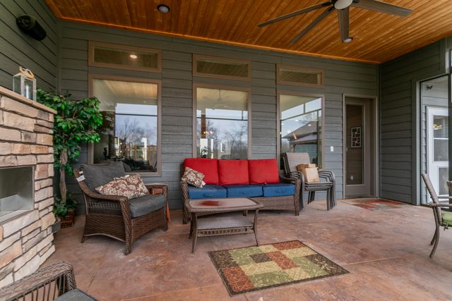 11033 E TIMMONS RD, Centralia, MO 65255