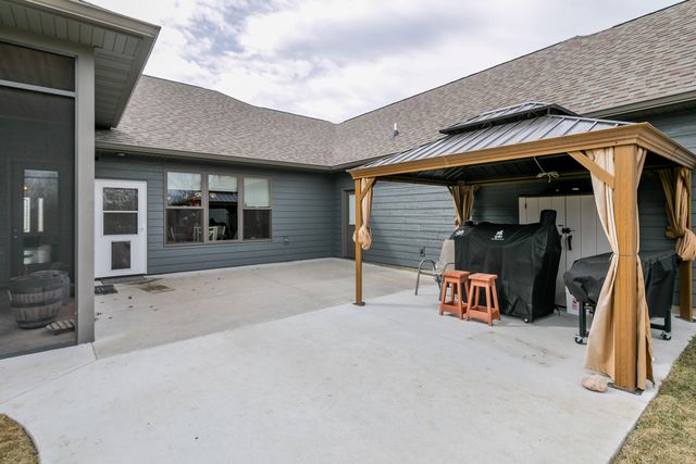 11033 E TIMMONS RD, Centralia, MO 65255