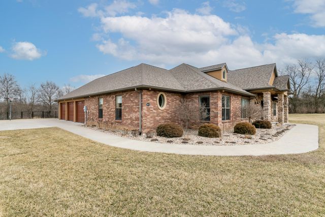 11033 E TIMMONS RD, Centralia, MO 65255