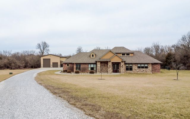 11033 E TIMMONS RD, Centralia, MO 65255