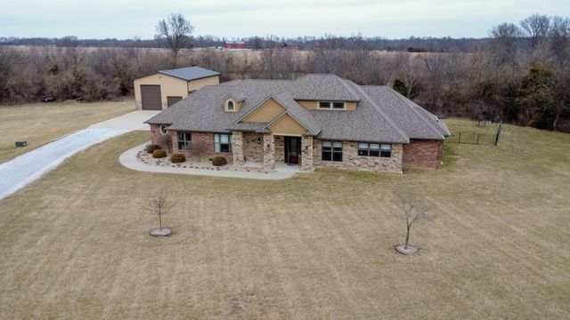 11033 E TIMMONS RD, Centralia, MO 65255