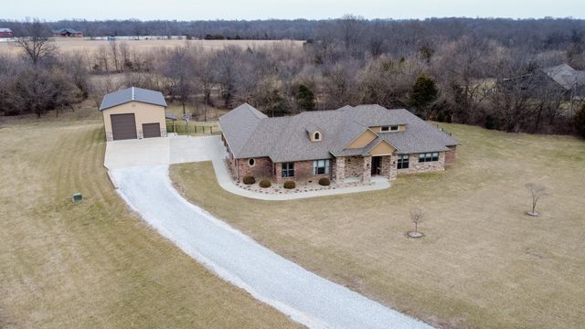 11033 E TIMMONS RD, Centralia, MO 65255