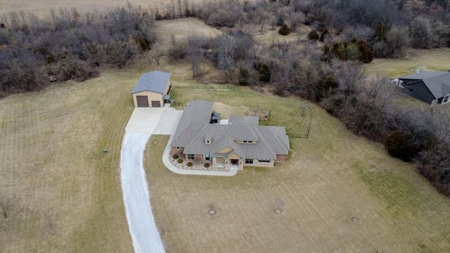 11033 E TIMMONS RD, Centralia, MO 65255