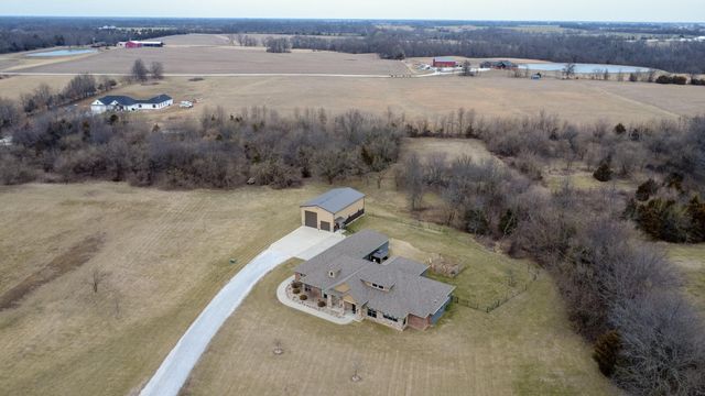 11033 E TIMMONS RD, Centralia, MO 65255