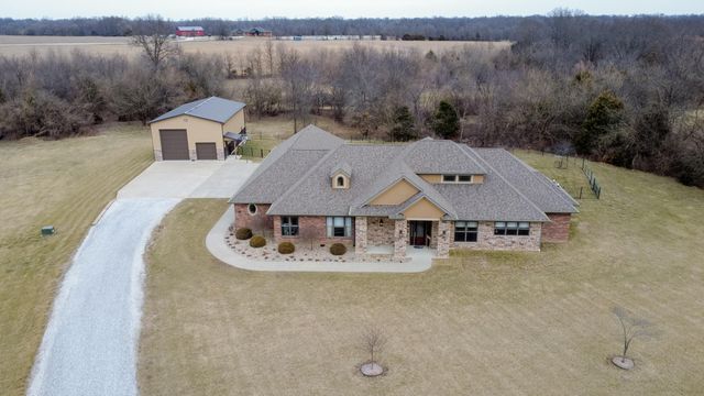 11033 E TIMMONS RD, Centralia, MO 65255