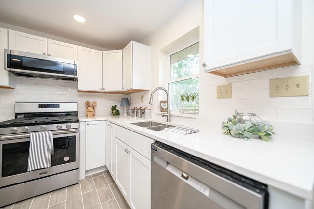 910 E ST. EUNICE RD, Fulton, MO 65251