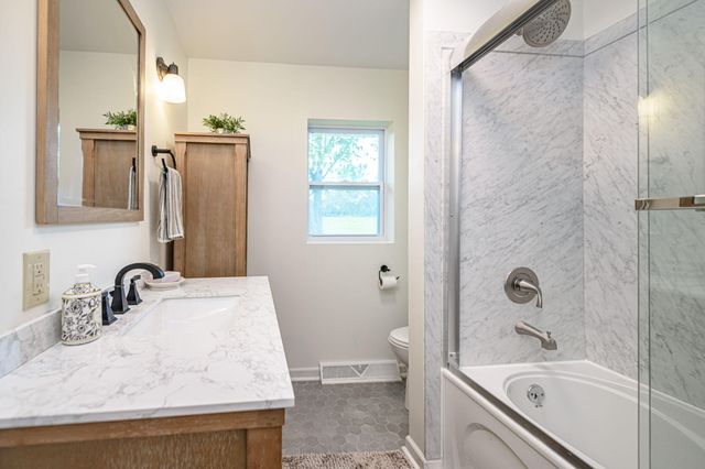 910 E ST. EUNICE RD, Fulton, MO 65251