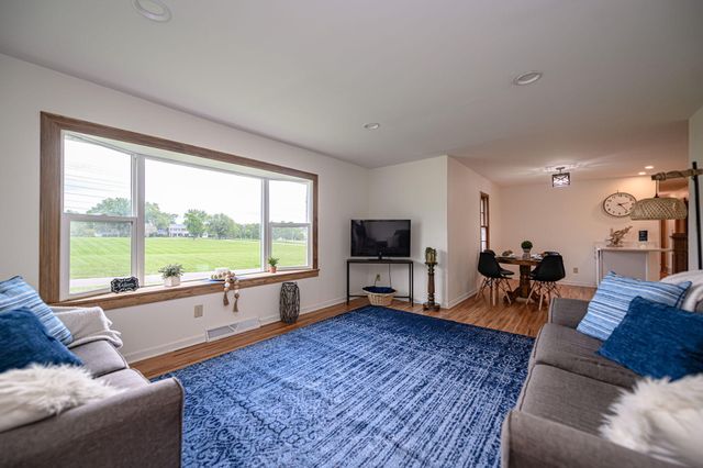 910 E ST. EUNICE RD, Fulton, MO 65251