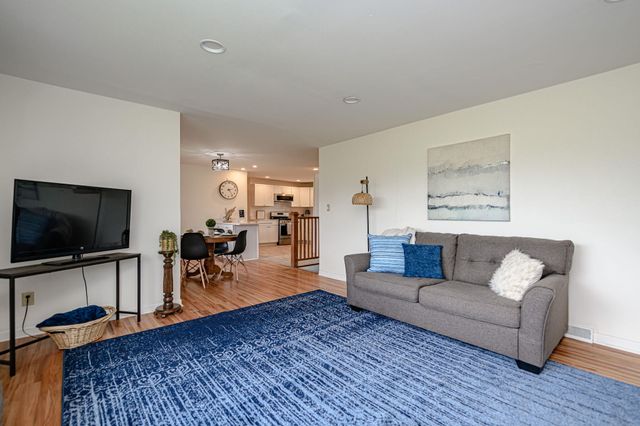 910 E ST. EUNICE RD, Fulton, MO 65251