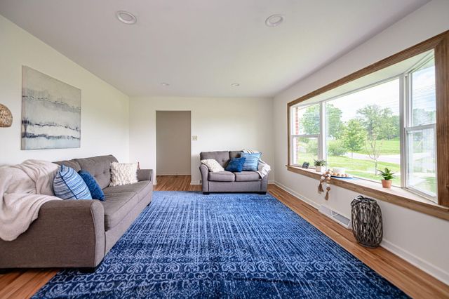 910 E ST. EUNICE RD, Fulton, MO 65251