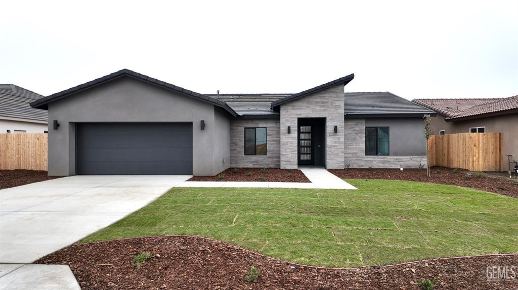 7402 Cryosphere Street, Bakersfield, CA 93311