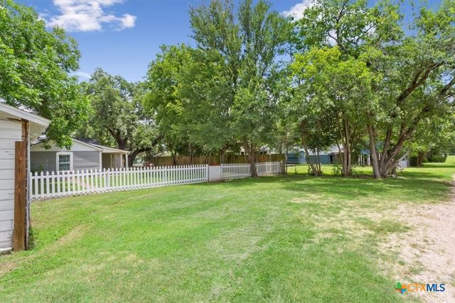 425 E 13th Avenue, Belton, TX 76513
