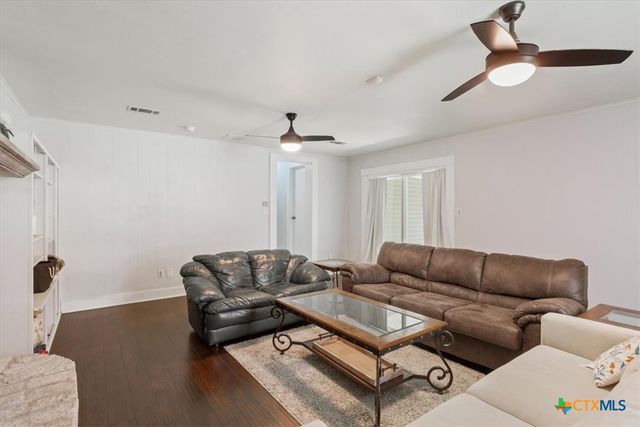 425 E 13th Avenue, Belton, TX 76513