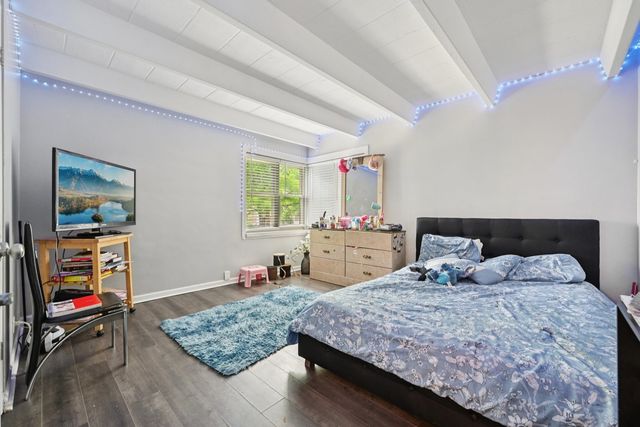 2142 W Rosemont Avenue 1A, Chicago, IL 60659