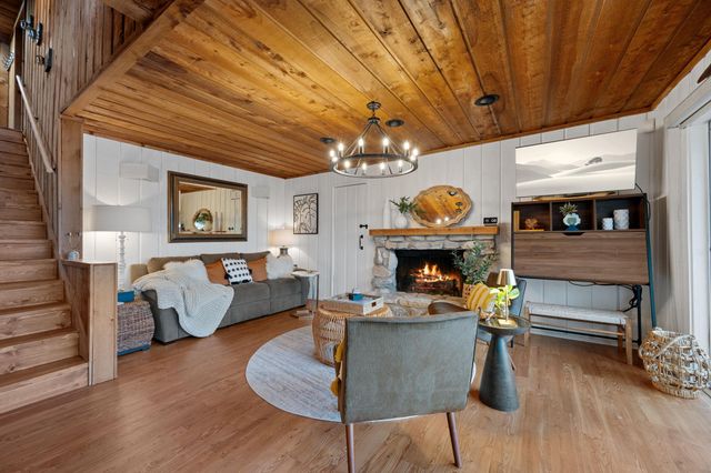 403 Coventry RD, Spicewood, TX 78669