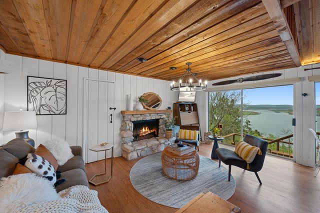 403 Coventry RD, Spicewood, TX 78669