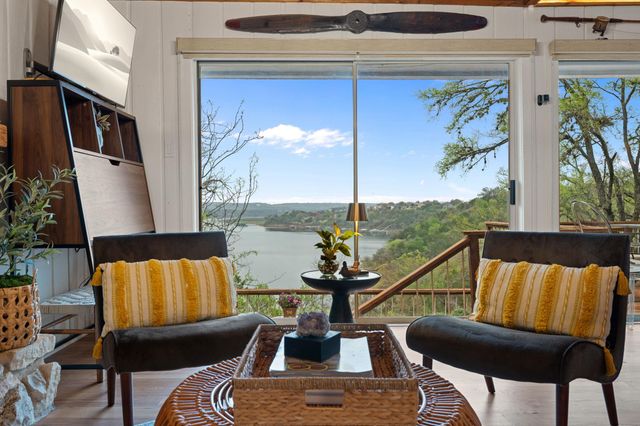 403 Coventry RD, Spicewood, TX 78669