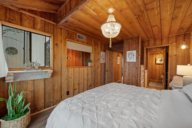 403 Coventry RD, Spicewood, TX 78669