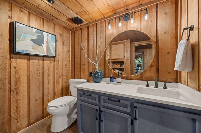 403 Coventry RD, Spicewood, TX 78669