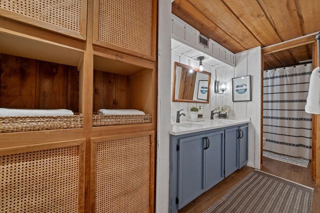 403 Coventry RD, Spicewood, TX 78669