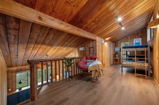 403 Coventry RD, Spicewood, TX 78669