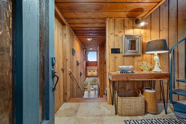 403 Coventry RD, Spicewood, TX 78669