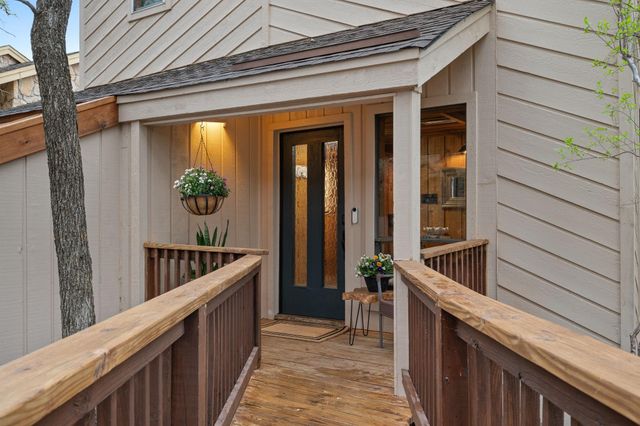 403 Coventry RD, Spicewood, TX 78669