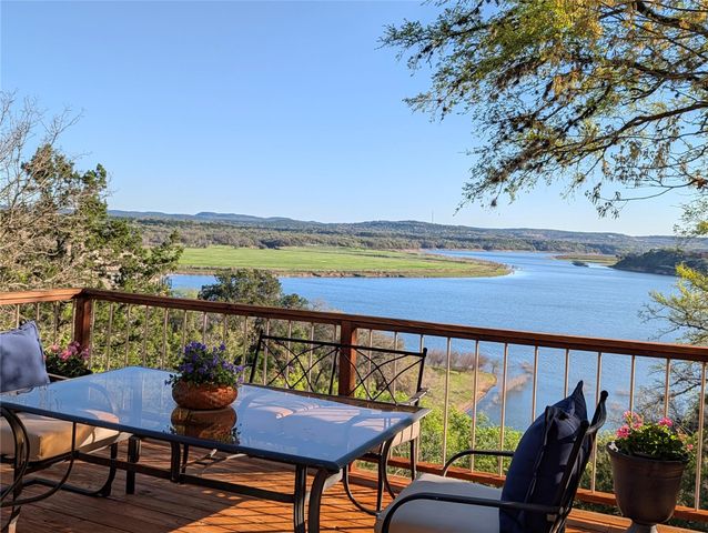 403 Coventry RD, Spicewood, TX 78669