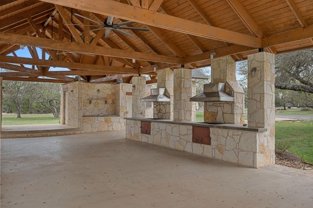 403 Coventry RD, Spicewood, TX 78669