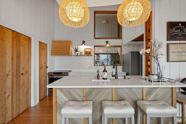 403 Coventry RD, Spicewood, TX 78669