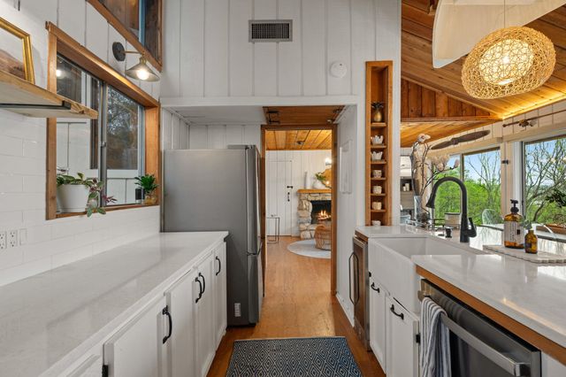 403 Coventry RD, Spicewood, TX 78669