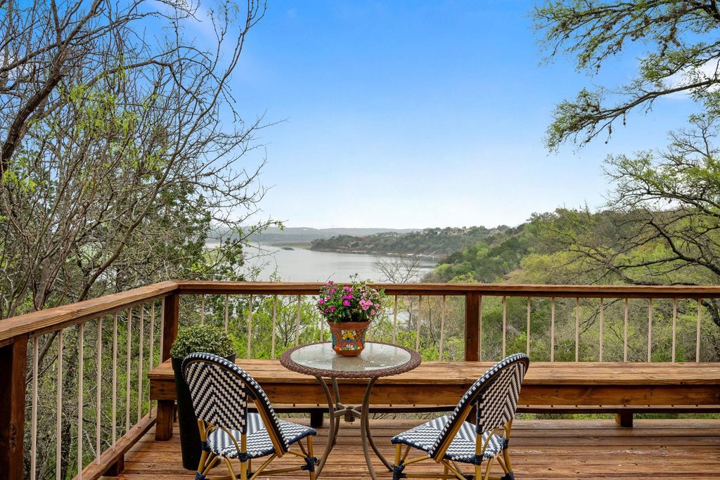 403 Coventry RD, Spicewood, TX 78669