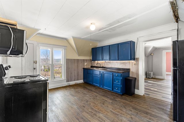11 Pine Street, Franklin, NH 03235