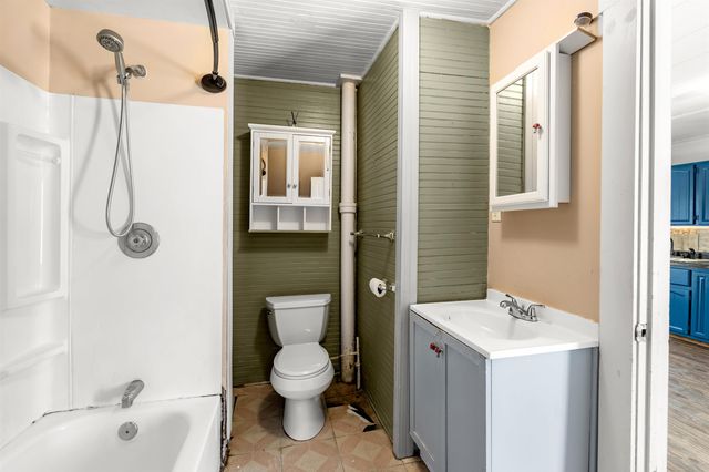 11 Pine Street, Franklin, NH 03235