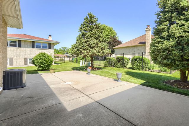 2630 Somerset Drive, Westchester, IL 60154