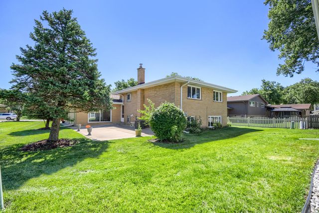 2630 Somerset Drive, Westchester, IL 60154