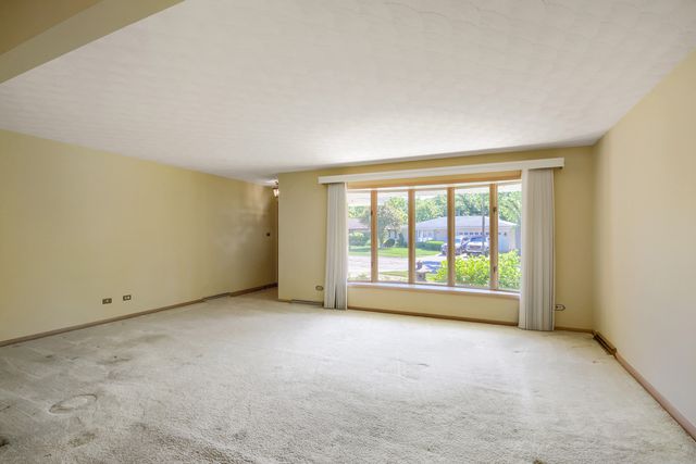 2630 Somerset Drive, Westchester, IL 60154