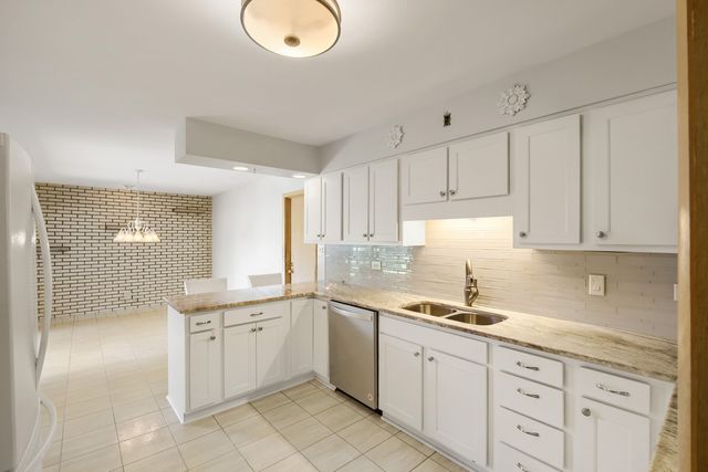2630 Somerset Drive, Westchester, IL 60154