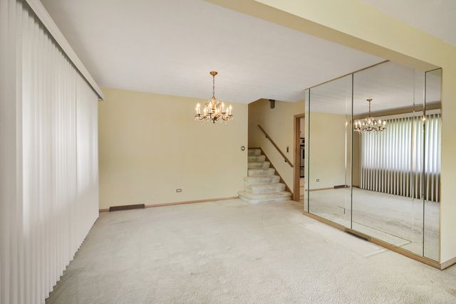 2630 Somerset Drive, Westchester, IL 60154