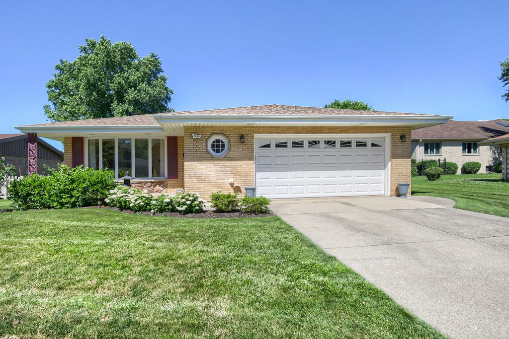 2630 Somerset Drive, Westchester, IL 60154