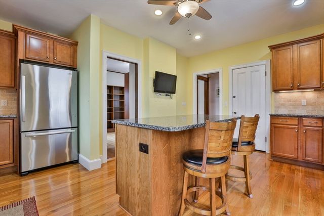 24 Austin St, Milton, MA 02186