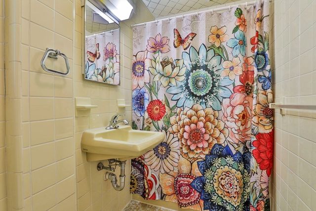 24 Austin St, Milton, MA 02186