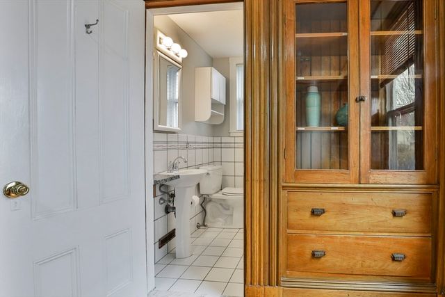 24 Austin St, Milton, MA 02186