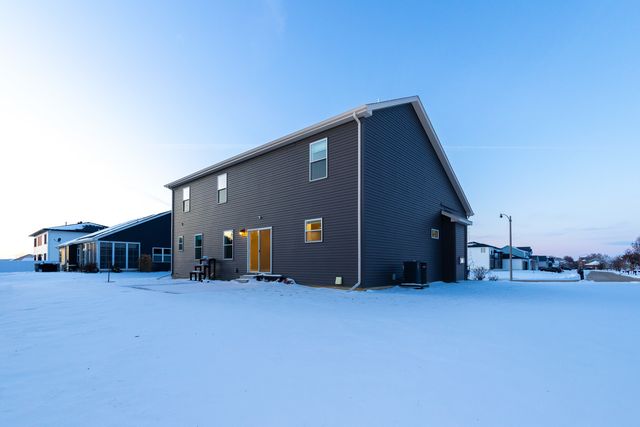 41 Brookstone Circle, Bloomington, IL 61704