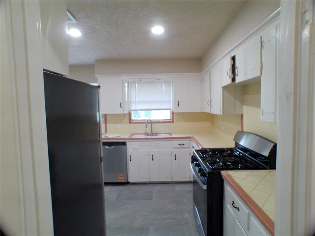 601 Fresa Road, Pasadena, TX 77502