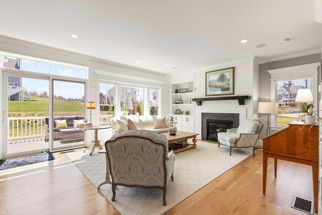 300 Lafayette Ave, Wrentham, MA 02093