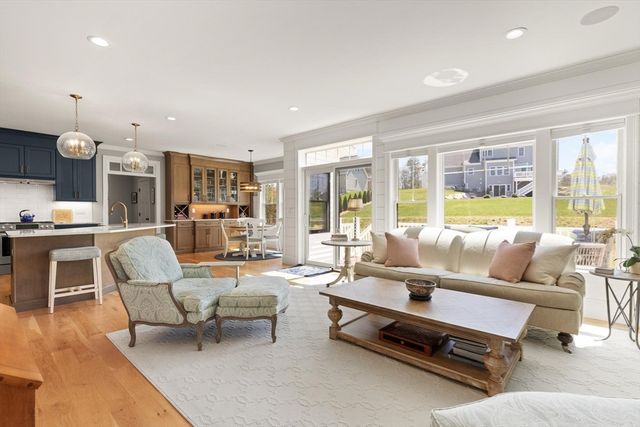 300 Lafayette Ave, Wrentham, MA 02093