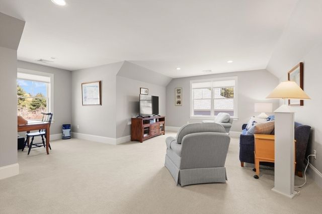 300 Lafayette Ave, Wrentham, MA 02093